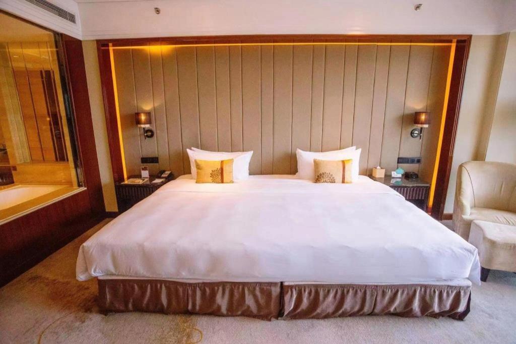 Wyndham Grand Plaza Royale Xianglin Shaoyang Hotel Екстериор снимка